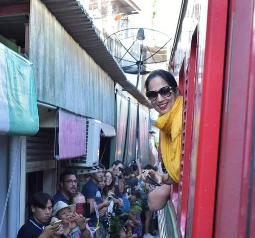 Maeklong railway market